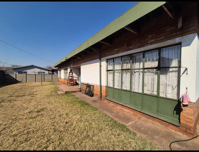 3 BEDROOM FREEHOLD FOR SALE IN VANDERBIJLPARK CE 5